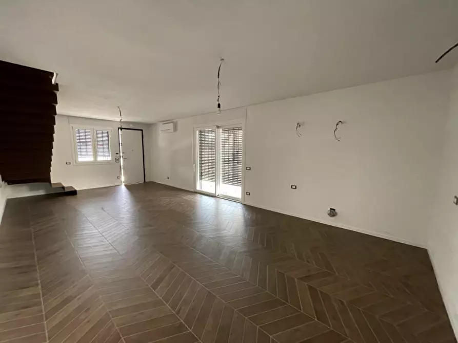 Immagine 4 di Casa bifamiliare in vendita  a Suzzara