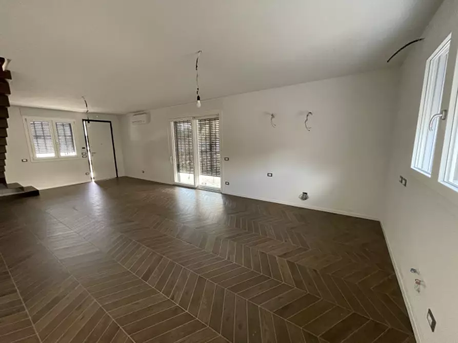 Immagine 5 di Casa bifamiliare in vendita  a Suzzara