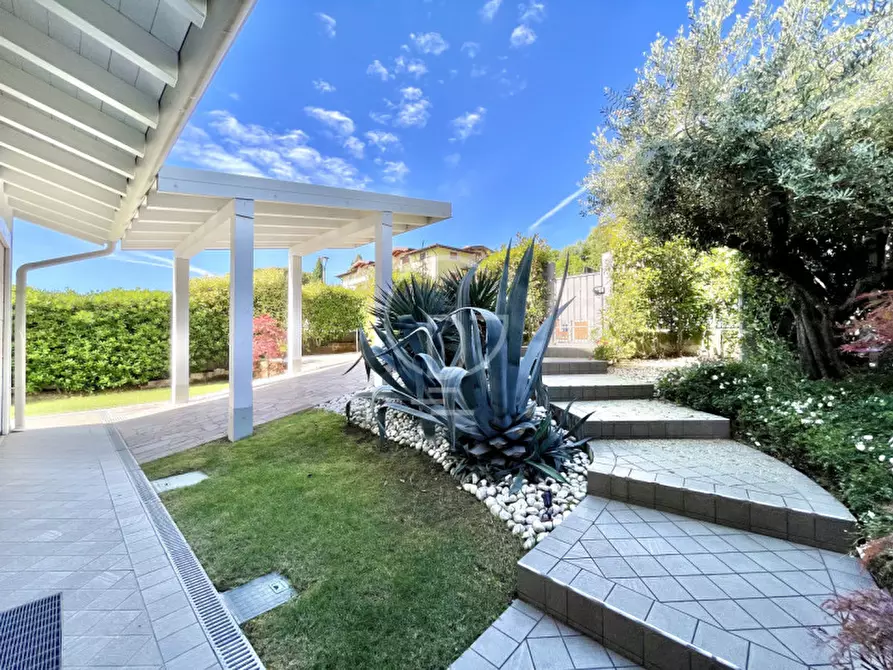 Immagine 9 di Villa in vendita  a Polpenazze Del Garda