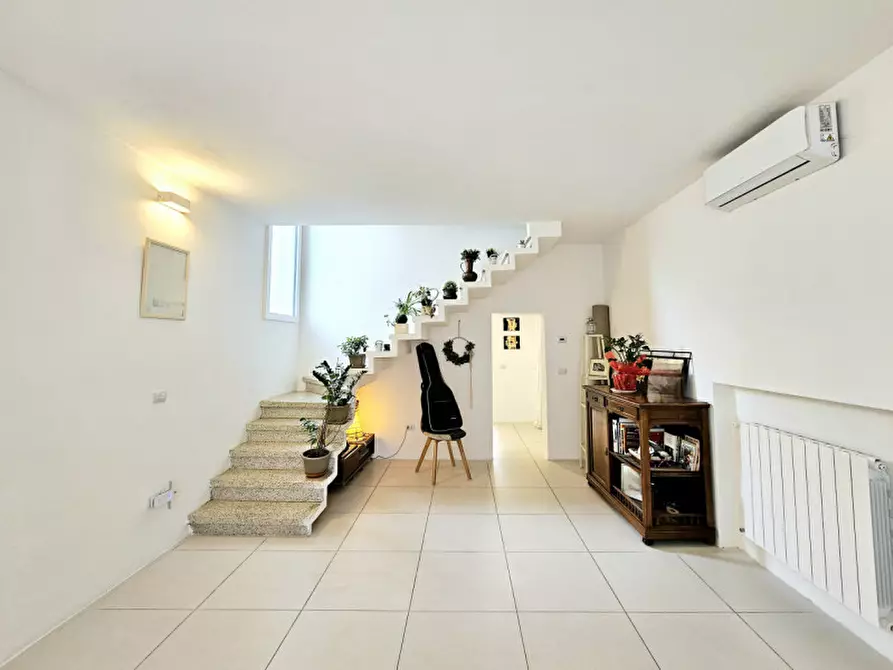 Immagine 3 di Casa indipendente in vendita  in VIA BROLO a Sant'urbano