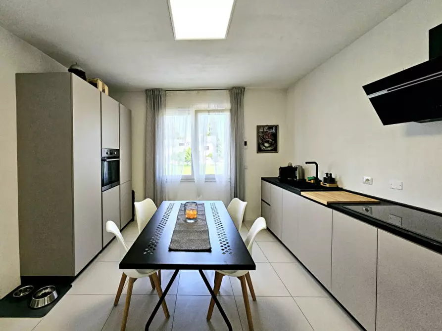 Immagine 11 di Casa indipendente in vendita  in VIA BROLO a Sant'urbano