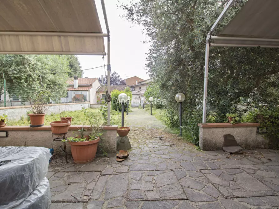 Immagine 3 di Villetta a schiera in vendita  a Prato