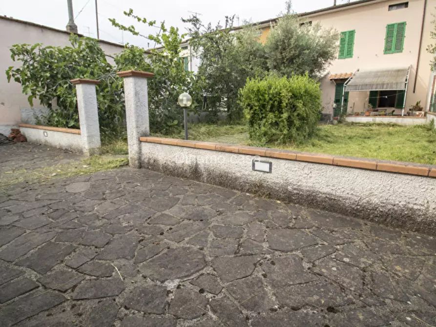 Immagine 4 di Villetta a schiera in vendita  a Prato