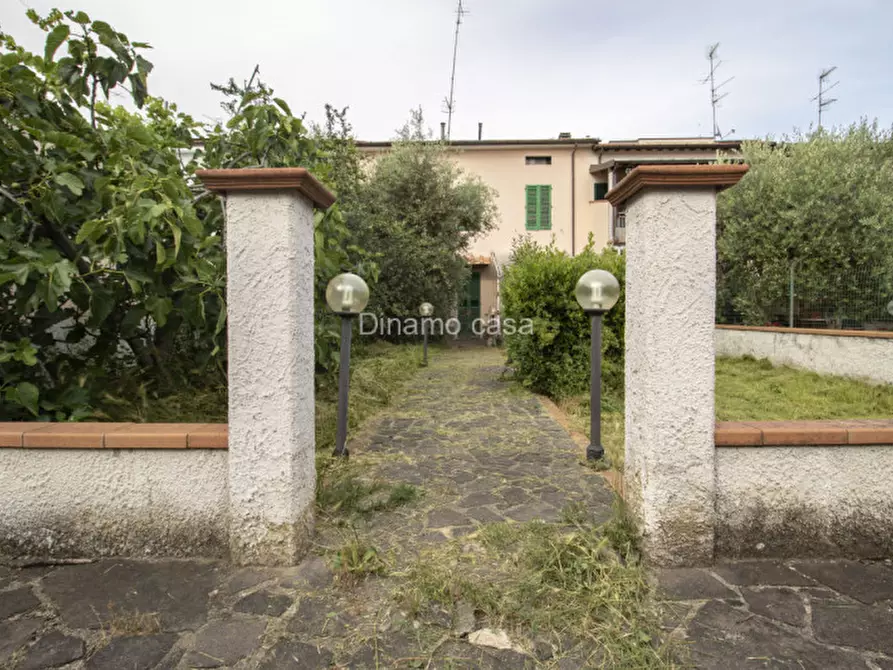 Immagine 18 di Villetta a schiera in vendita  a Prato