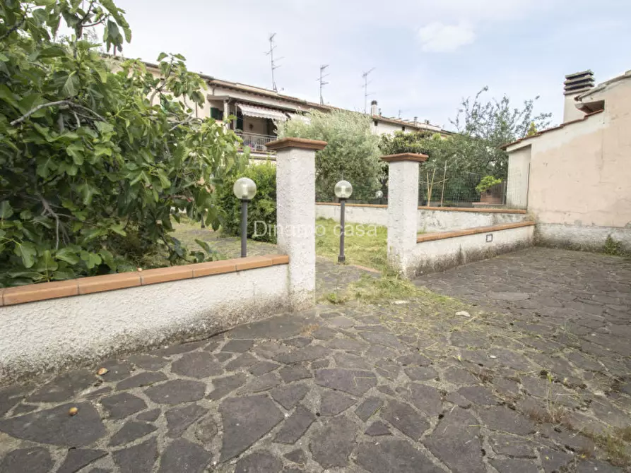 Immagine 19 di Villetta a schiera in vendita  a Prato