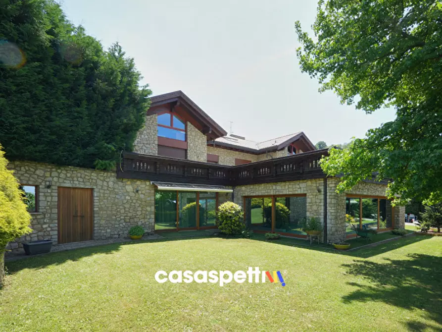 Immagine 2 di Villa in vendita  in Via per Galbiate, 21 a Oggiono