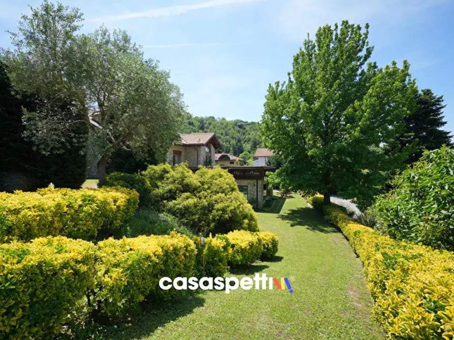 Immagine 3 di Villa in vendita  in Via per Galbiate, 21 a Oggiono