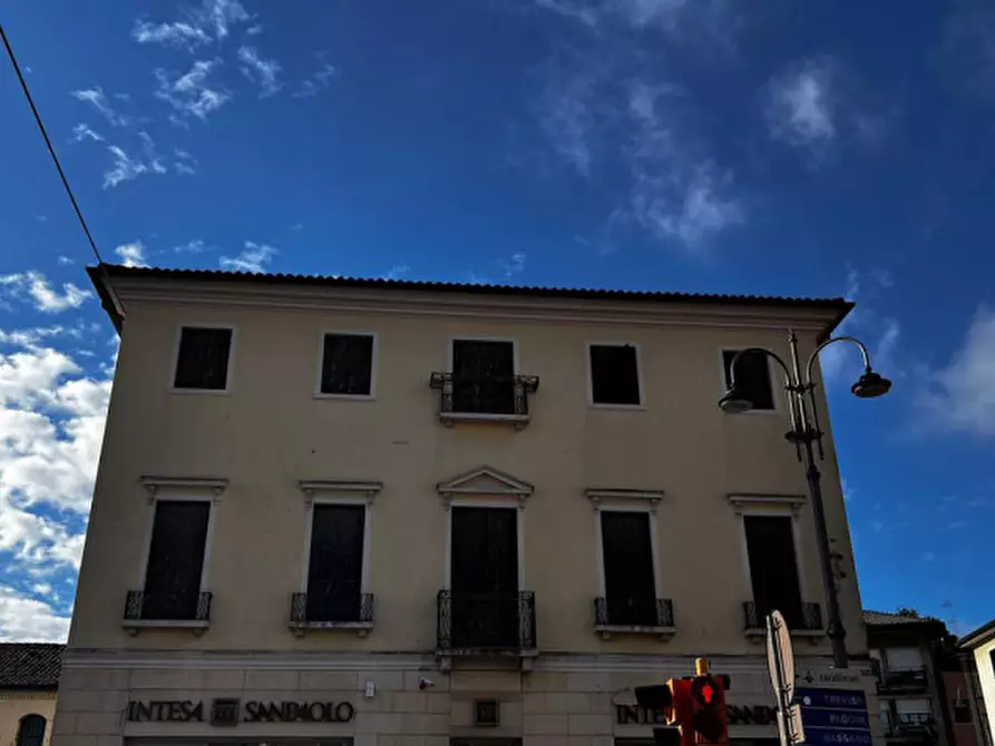 Immagine 1 di Palazzo in vendita  in VIA ZANINI, 2 a Cornuda