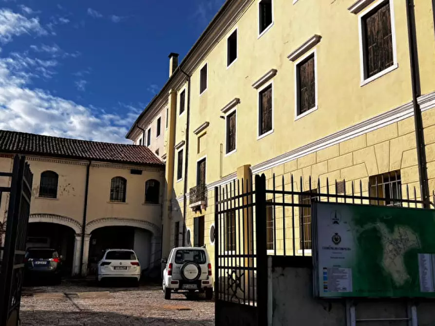Immagine 2 di Palazzo in vendita  in VIA ZANINI, 2 a Cornuda