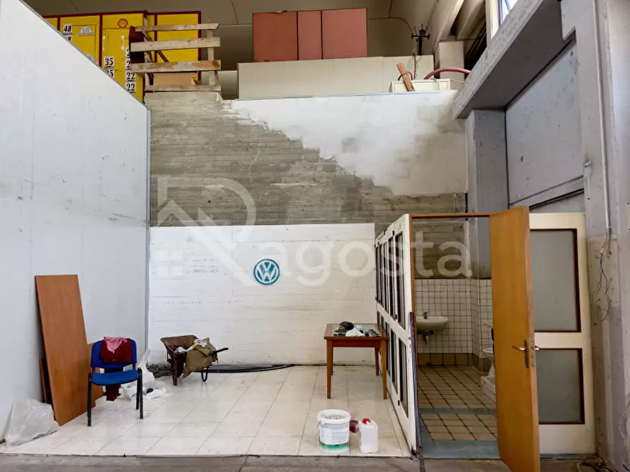 Immagine 4 di Capannone industriale in affitto  in Via Tommaso Caruto a Salerno