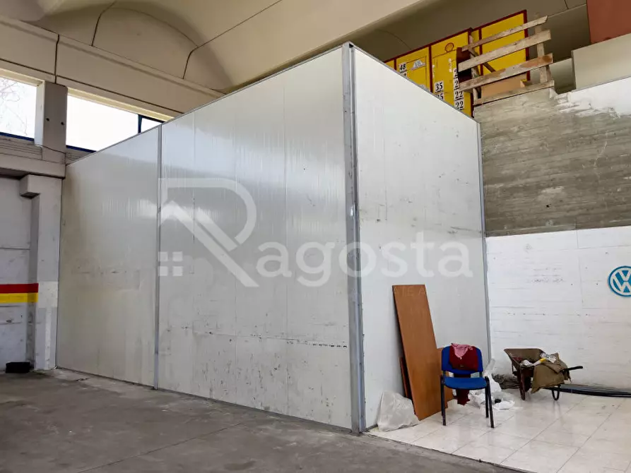 Immagine 5 di Capannone industriale in affitto  in Via Tommaso Caruto a Salerno