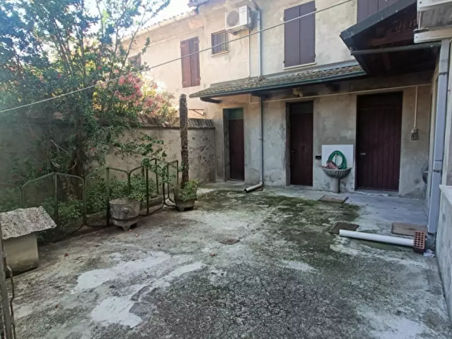 Immagine 35 di Villetta a schiera in vendita  in Piazza Giacomo Matteotti a Brescello