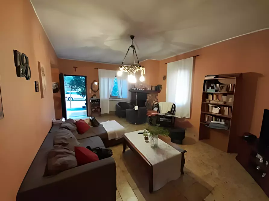 Immagine 3 di Appartamento in vendita  in Via S. Rocco Esterno, 7 a Sant'ambrogio Sul Garigliano