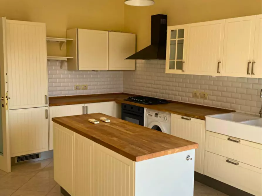 Immagine 1 di Appartamento in vendita  in Viale Paolo Toschi a Parma