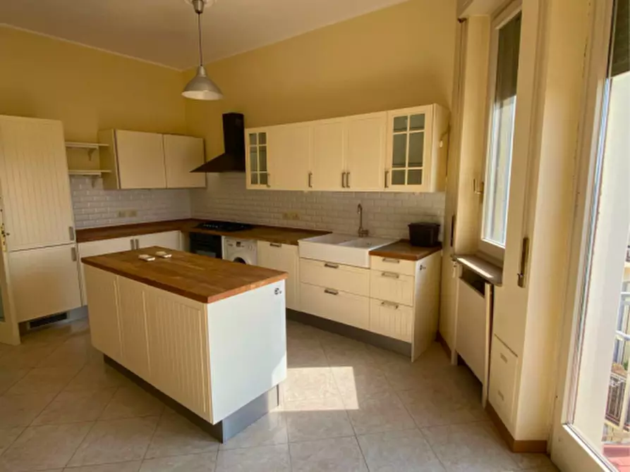 Immagine 3 di Appartamento in vendita  in Viale Paolo Toschi a Parma