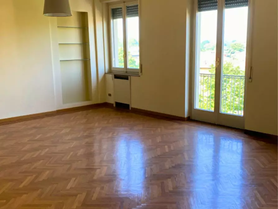 Immagine 8 di Appartamento in vendita  in Viale Paolo Toschi a Parma