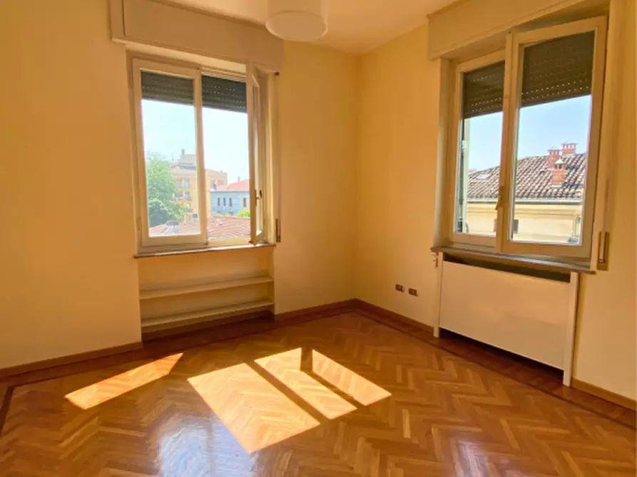 Immagine 9 di Appartamento in vendita  in Viale Paolo Toschi a Parma