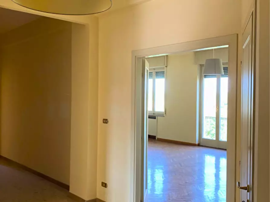 Immagine 10 di Appartamento in vendita  in Viale Paolo Toschi a Parma