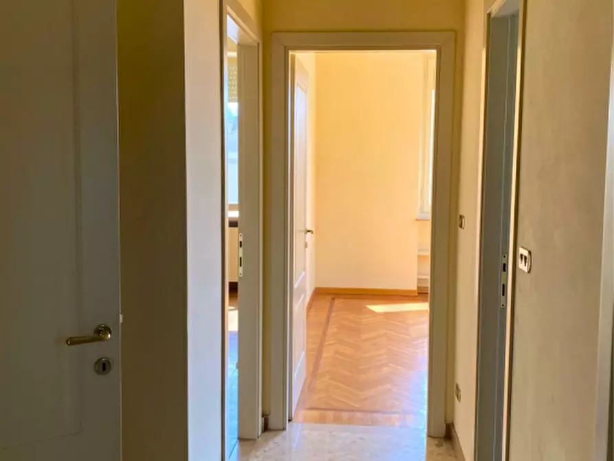 Immagine 11 di Appartamento in vendita  in Viale Paolo Toschi a Parma