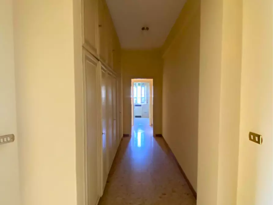 Immagine 12 di Appartamento in vendita  in Viale Paolo Toschi a Parma