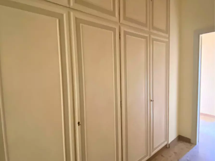 Immagine 13 di Appartamento in vendita  in Viale Paolo Toschi a Parma