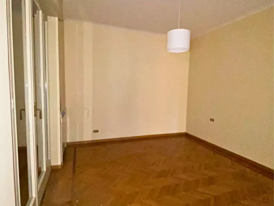 Immagine 17 di Appartamento in vendita  in Viale Paolo Toschi a Parma