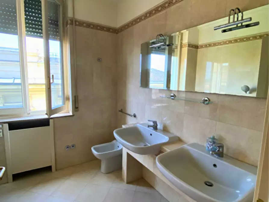 Immagine 21 di Appartamento in vendita  in Viale Paolo Toschi a Parma