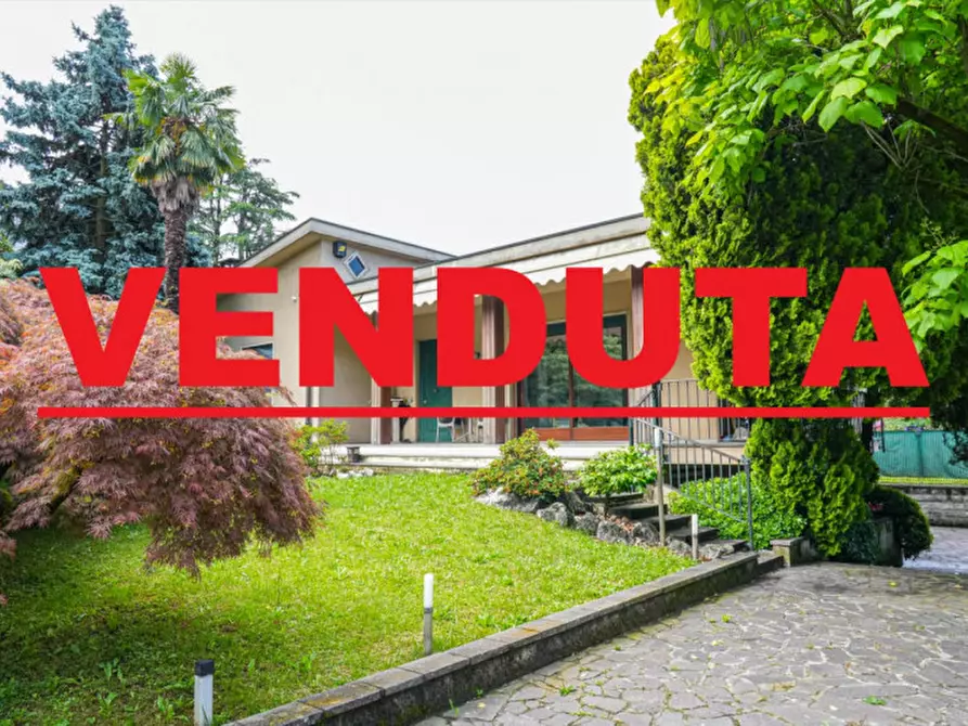 Immagine 1 di Villa in vendita  in vIA eUROPA 23 a Vedano Al Lambro