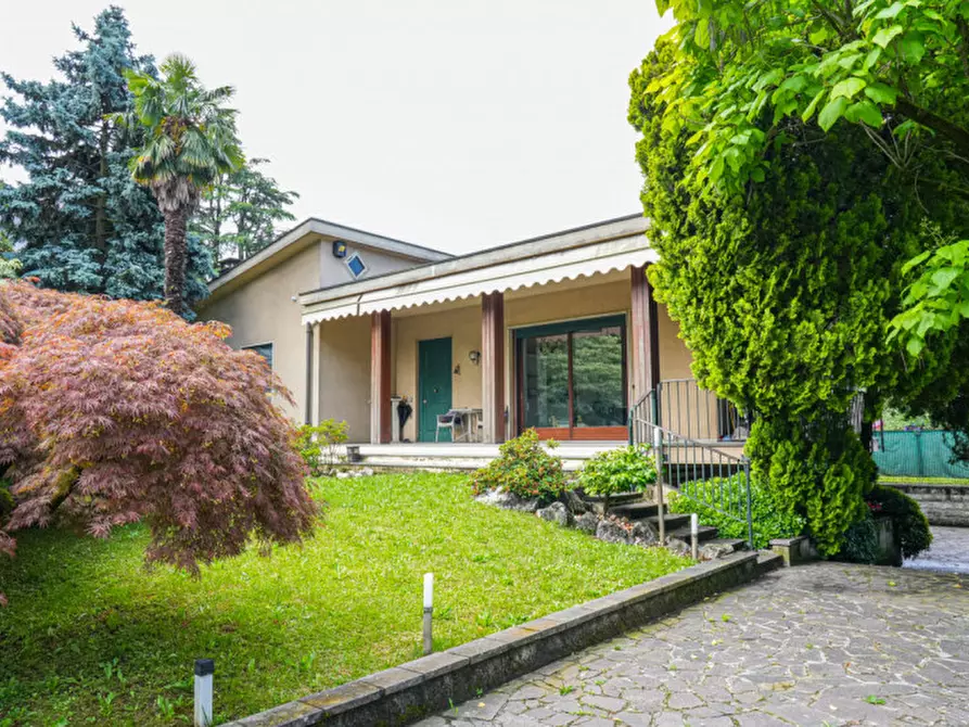 Immagine 1 di Villa in vendita  in vIA eUROPA 23 a Vedano Al Lambro