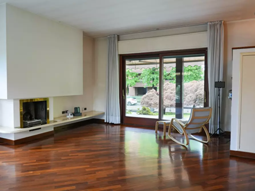 Immagine 4 di Villa in vendita  in vIA eUROPA 23 a Vedano Al Lambro