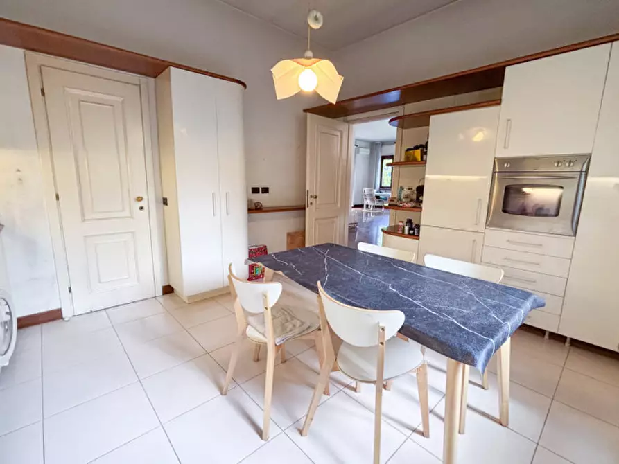 Immagine 11 di Villa in vendita  in vIA eUROPA 23 a Vedano Al Lambro