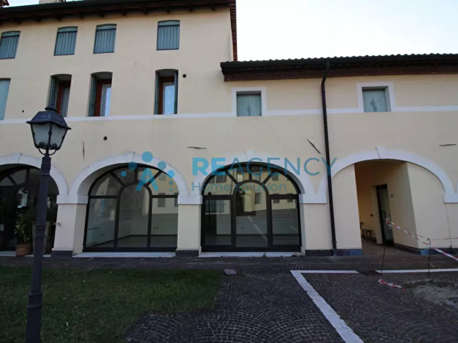 Immagine 12 di Negozio in vendita  a Zanè