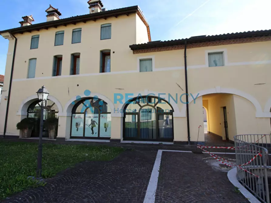 Immagine 13 di Negozio in vendita  a Zanè