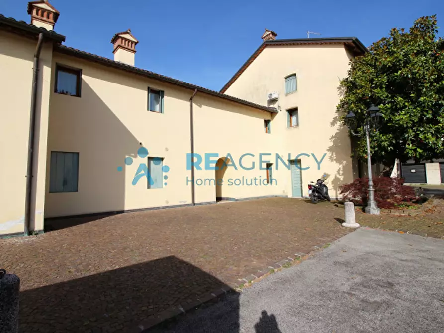 Immagine 15 di Negozio in vendita  a Zanè