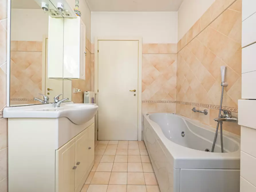 Immagine 21 di Appartamento in vendita  in Via Cremona a Brescia