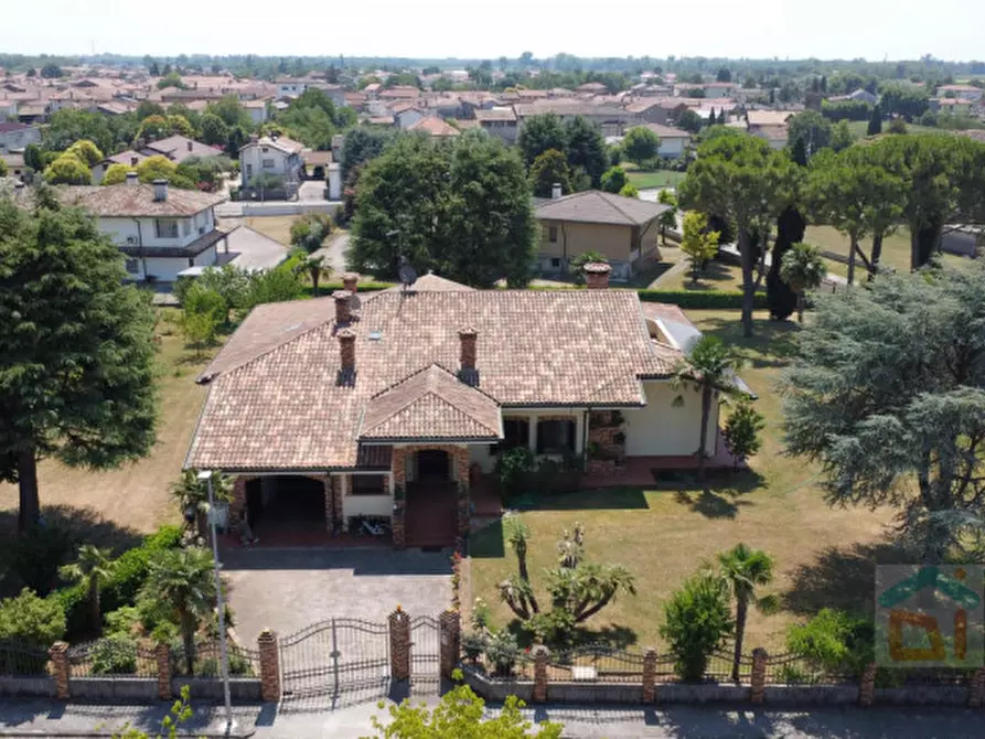 Immagine 1 di Villa in vendita  in Via Jacopo Pirona 2 a Castions Di Strada