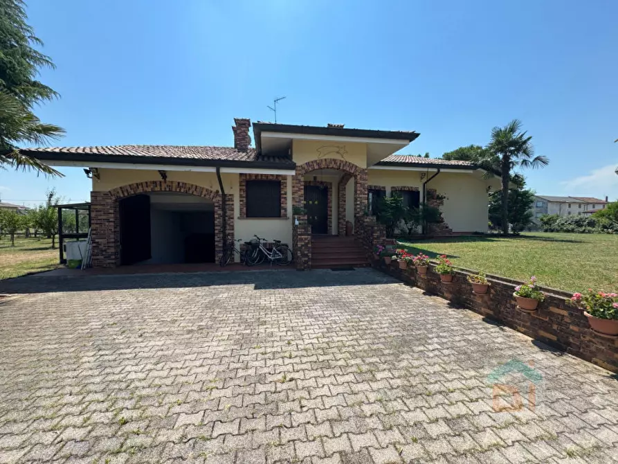 Immagine 2 di Villa in vendita  in Via Jacopo Pirona 2 a Castions Di Strada