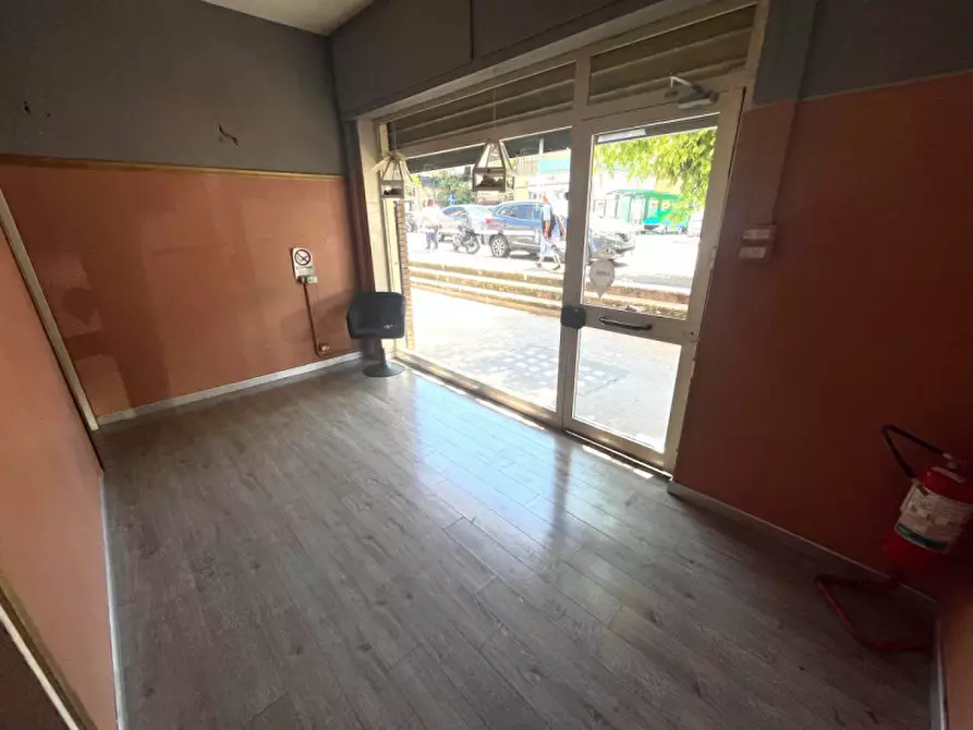 Immagine 2 di Negozio in affitto  in Via di Torrevecchia a Roma