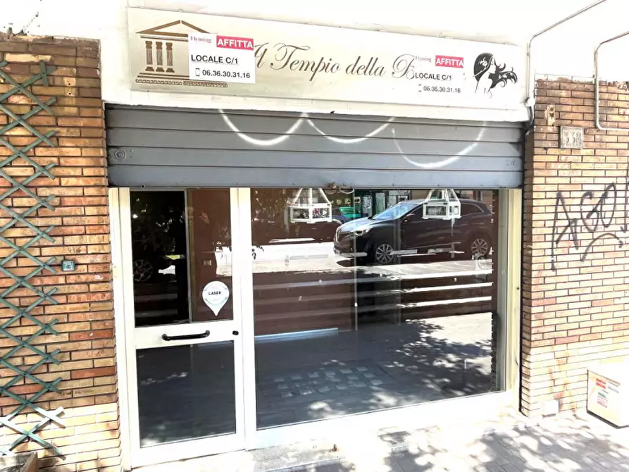 Immagine 3 di Negozio in affitto  in Via di Torrevecchia a Roma