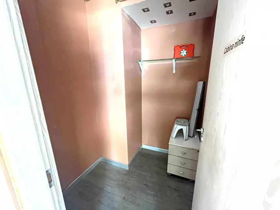 Immagine 5 di Negozio in affitto  in Via di Torrevecchia a Roma