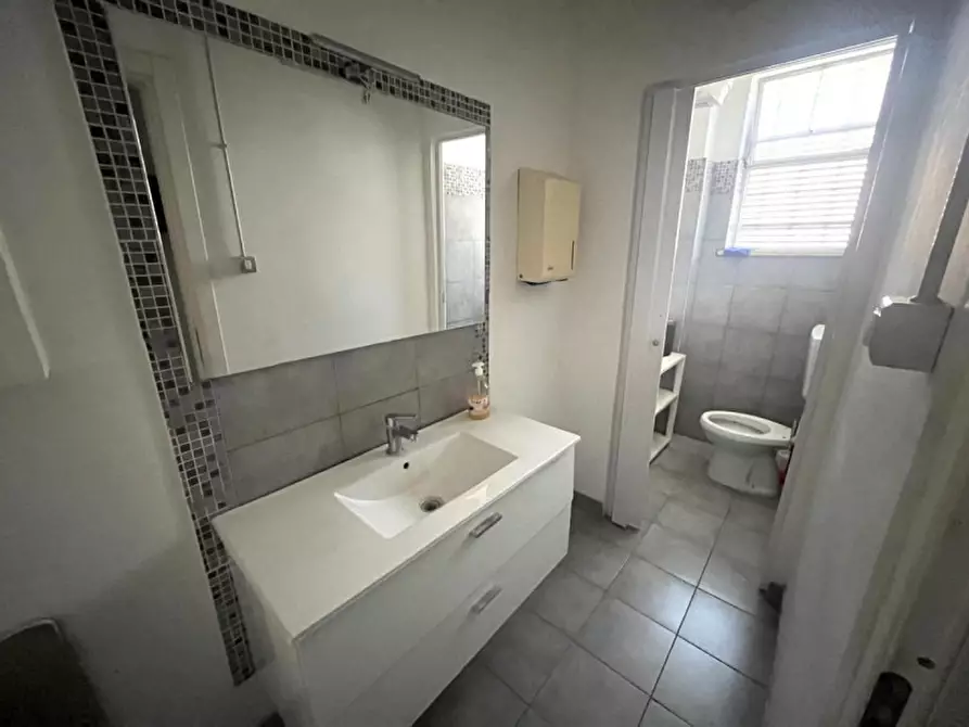 Immagine 8 di Negozio in affitto  in Via di Torrevecchia a Roma