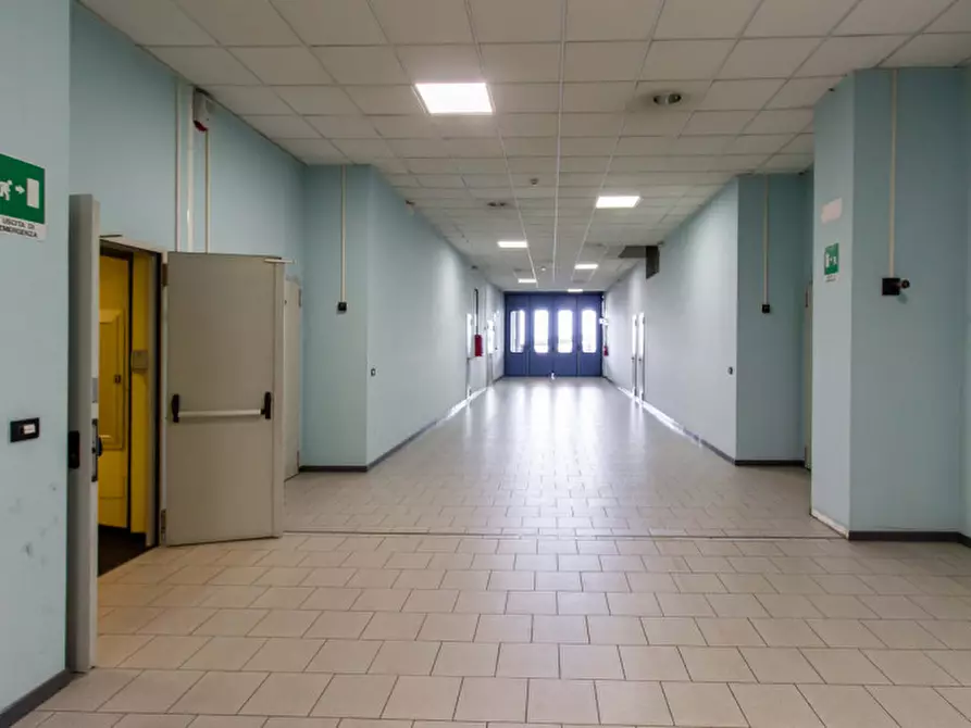 Immagine 3 di Laboratorio in vendita  in Strada della Cebrosa 86 a Torino