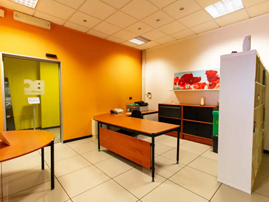 Immagine 6 di Laboratorio in vendita  in Strada della Cebrosa 86 a Torino