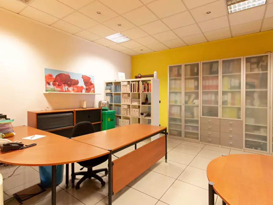 Immagine 7 di Laboratorio in vendita  in Strada della Cebrosa 86 a Torino