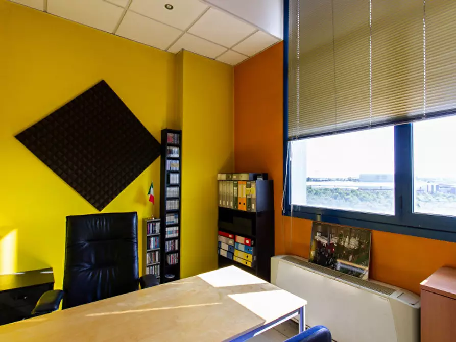 Immagine 14 di Laboratorio in vendita  in Strada della Cebrosa 86 a Torino