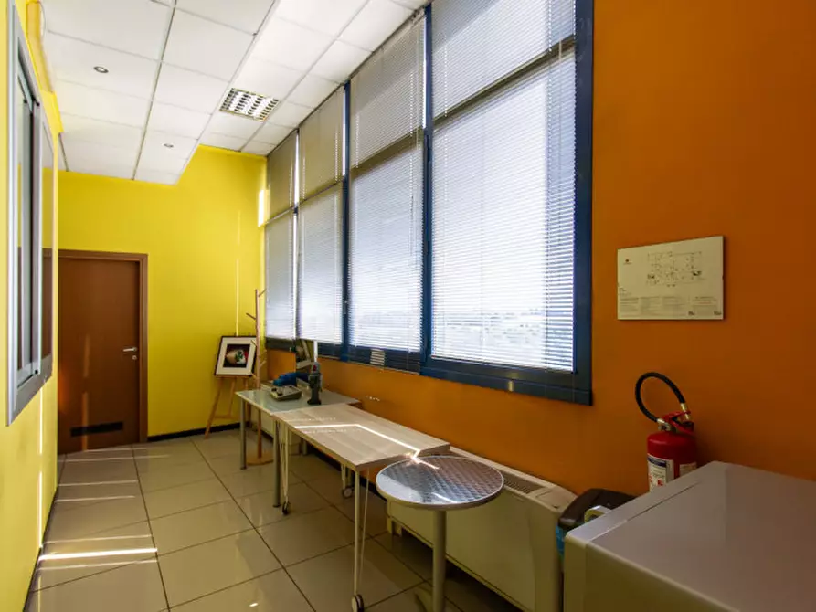 Immagine 15 di Laboratorio in vendita  in Strada della Cebrosa 86 a Torino