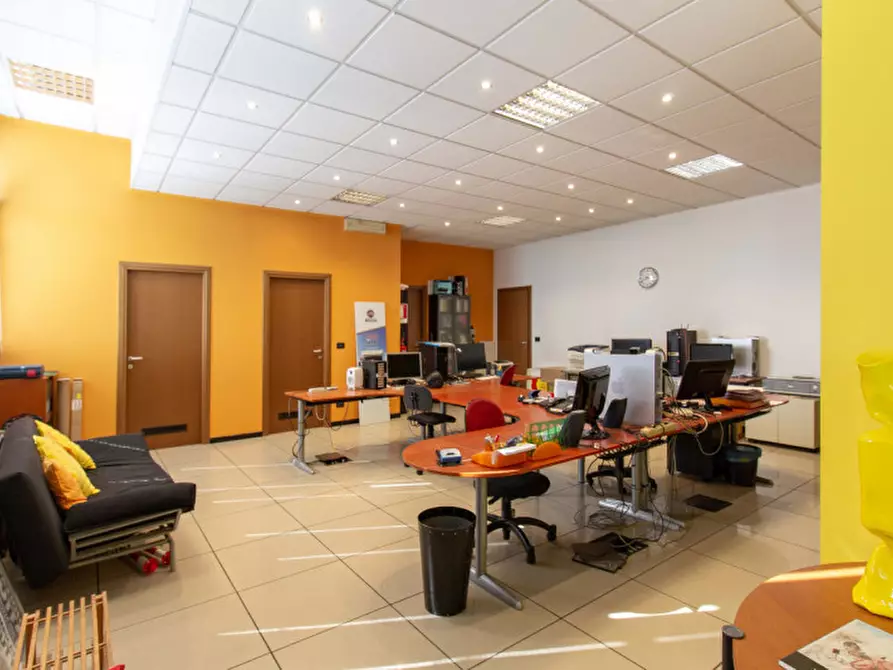 Immagine 16 di Laboratorio in vendita  in Strada della Cebrosa 86 a Torino