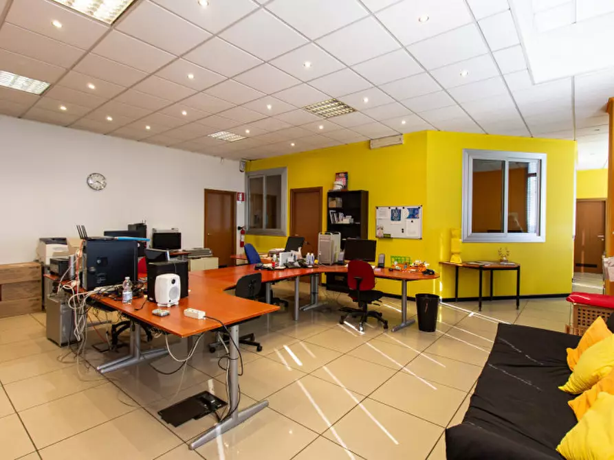 Immagine 17 di Laboratorio in vendita  in Strada della Cebrosa 86 a Torino