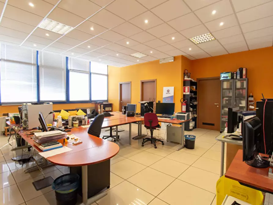 Immagine 18 di Laboratorio in vendita  in Strada della Cebrosa 86 a Torino