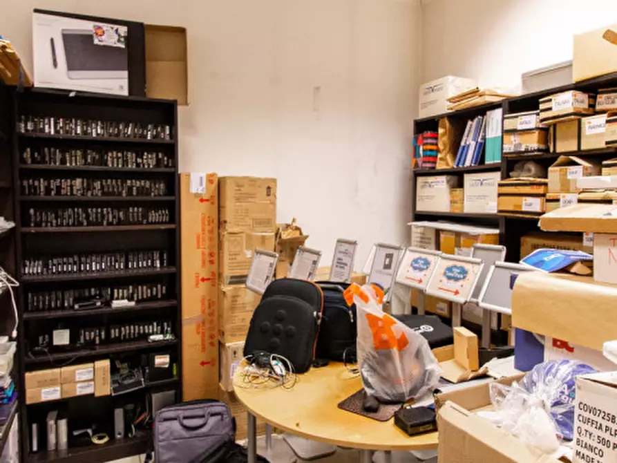 Immagine 19 di Ufficio in vendita  in Strada della Cebrosa 86 a Torino